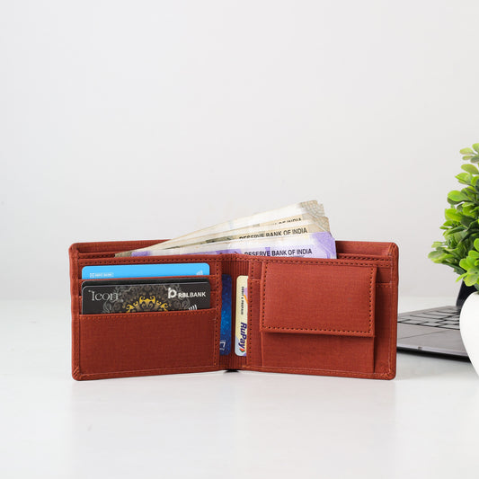 Bifold vs Travel Wallet: How to Carry Cards, Cash and Documents Abroad in 2026