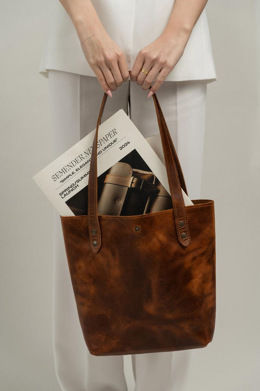 Canvas Tote Bag vs Backpack for Travel: Which Should You Carry in 2026?