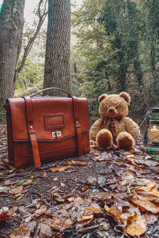 Vintage Leather Messenger Bags: The Ultimate Commuter’s Guide for Every Transit System (2026)