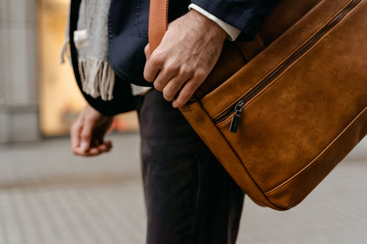 Vintage Leather Messenger Bags vs Backpacks: The Commuter's Decision Guide for 2026