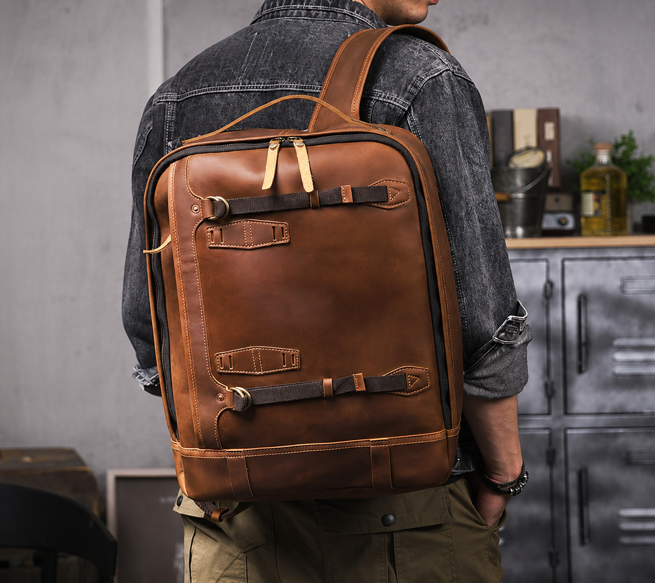 Vintage Leather Laptop Backpack for Men live 1688 cleaned model rear 2