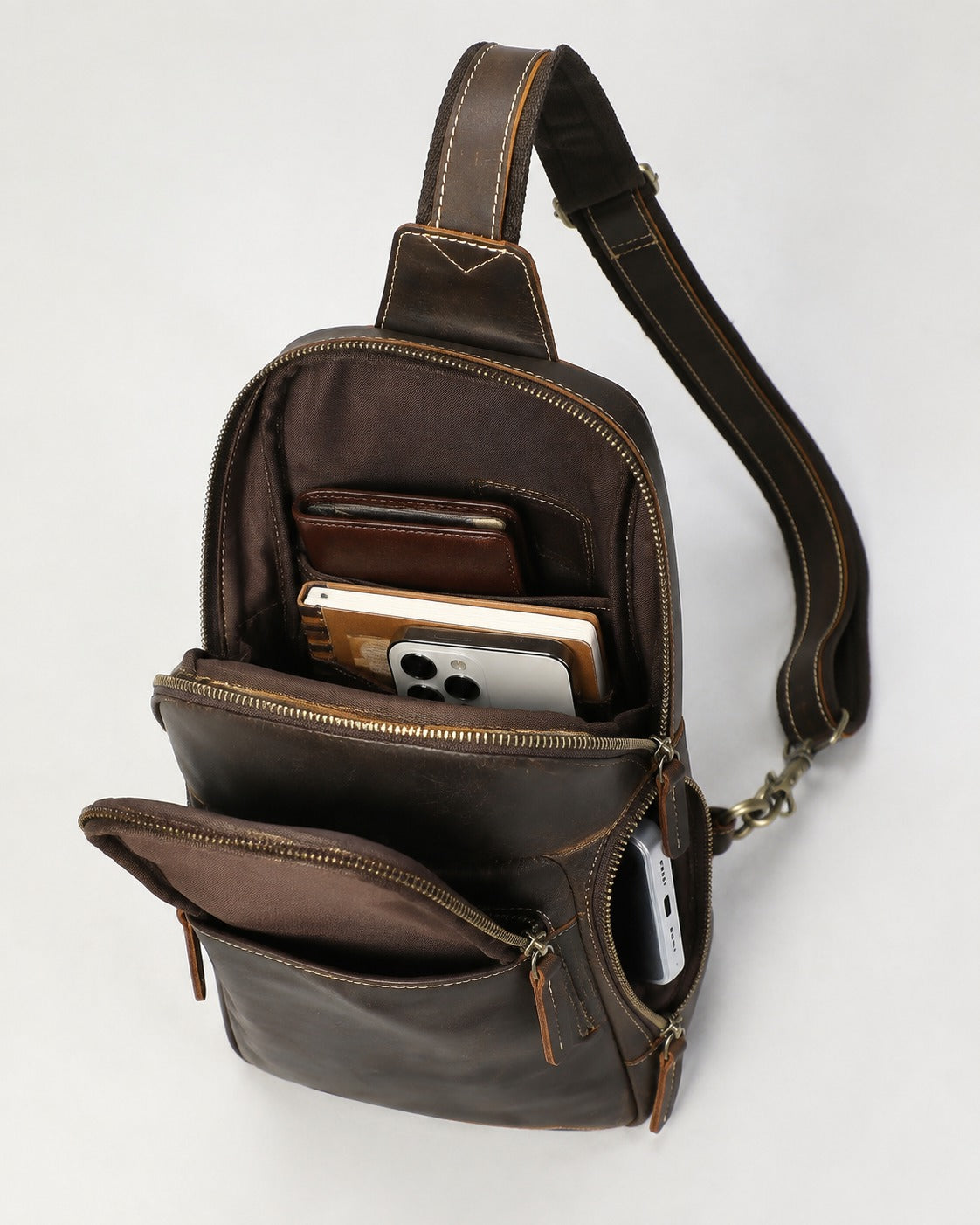 Woosir Men's Vintage Crazy Horse Leather Chest Bag interior structure