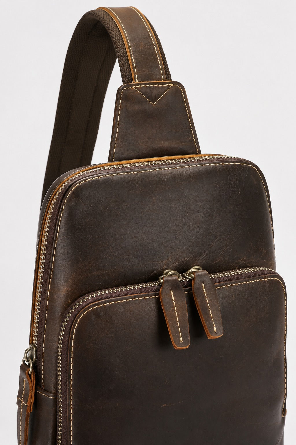 Woosir Men's Vintage Crazy Horse Leather Chest Bag zipper handle detail