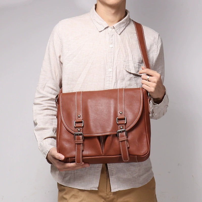 Woosir Vintage Full-Grain Leather Messenger Bag model front