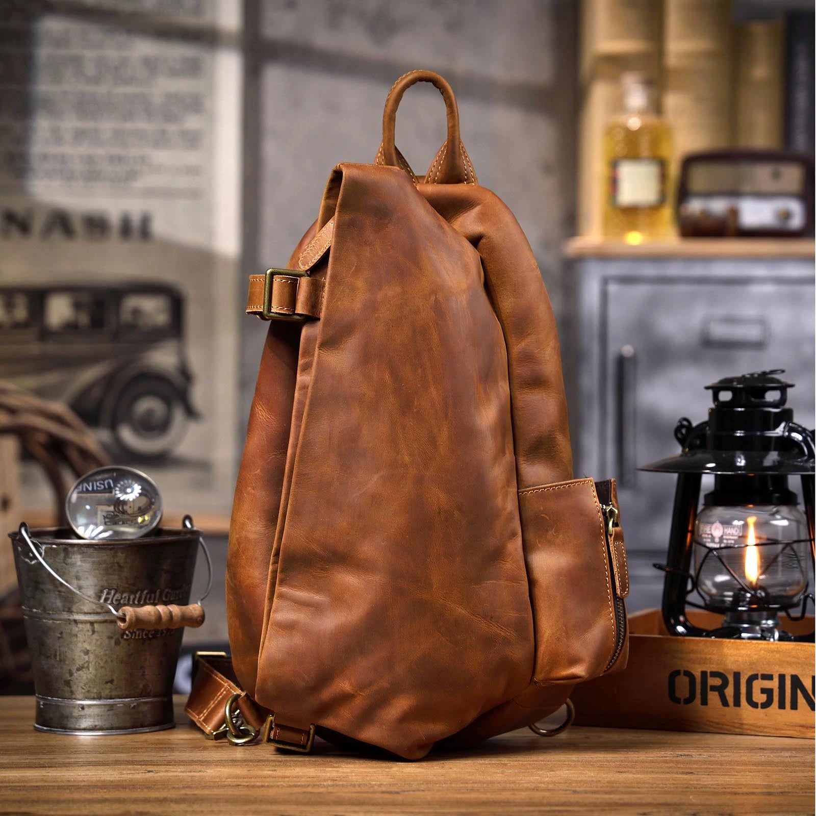 Woosir Vintage Genuine Leather One-Shoulder Backpack detail vintage brown
