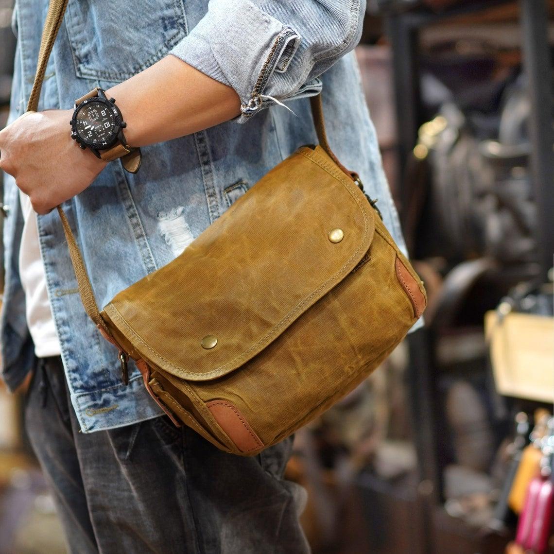 Satchel in waxed canvas / small messenger bag / Musette / handle bar bag